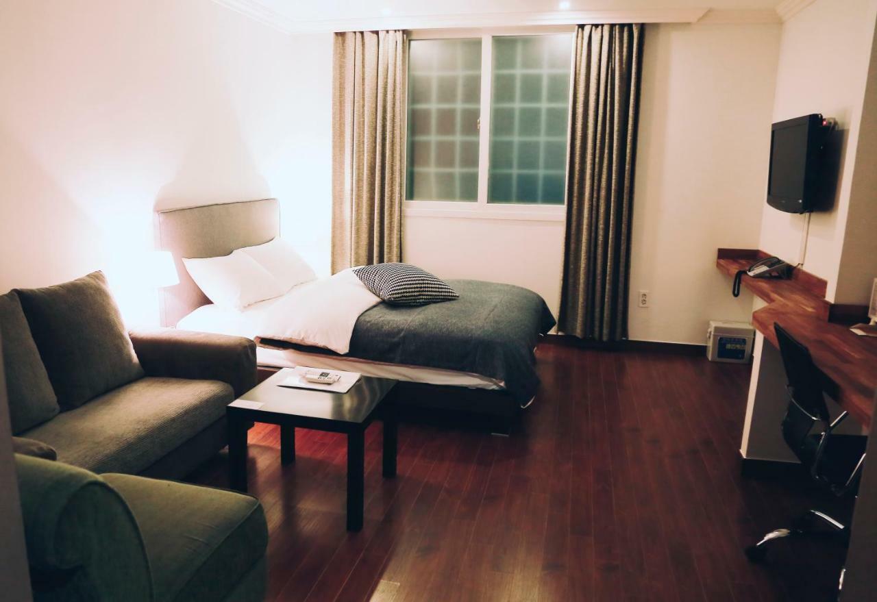 Gonggan Residence Hotel Geoje Exteriör bild